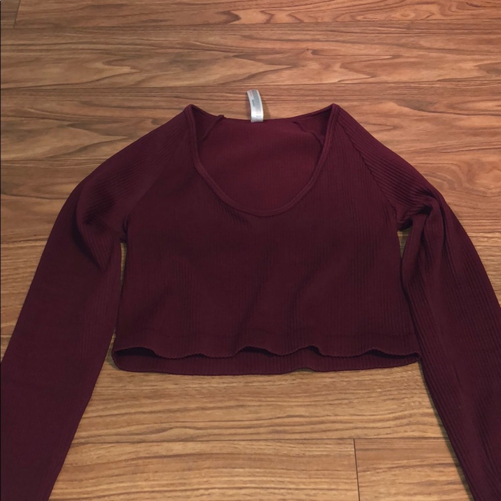 Long sleeve maroon crop top